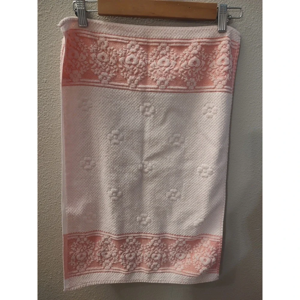 Vintage Pink Sculptured Hand Bath Towel Unmarked B7
